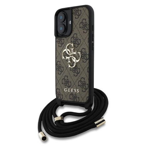 Dit is een backcover voor een smartphone met bijpassende draagkoord. Het hoofddoel is om je telefoon stevig te beschermen en tegelijk handsfree mee te dragen. De case is uitgevoerd in een bruin-beige monogramcanvas met een opvallend goudkleurig Guess-logo en een zwarte, matte rand die rondom extra stootbescherming biedt. Van achter tot voor loopt een zwart, gevlochten touw met metalen uiteinden, zodat je de telefoon als een klein schoudertasje kunt dragen. Je zou dit vooral in de stad of op reis gebruiken wanneer je je handen vrij wilt houden. Het is ideaal voor iedereen die onderweg veel beweegt maar geen tas wil meeslepen. Uniek is de combinatie van een modieus merkpatroon met een robuuste, matte bumper en een afneembare draagkoord die niet alleen praktisch is, maar de case ook direct een fashionstatement maakt.